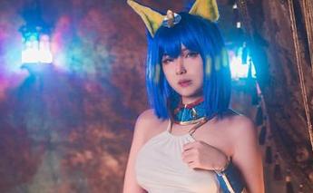 黑洛贝利亚的私房里，把Hatori Sama的原图当成了信物